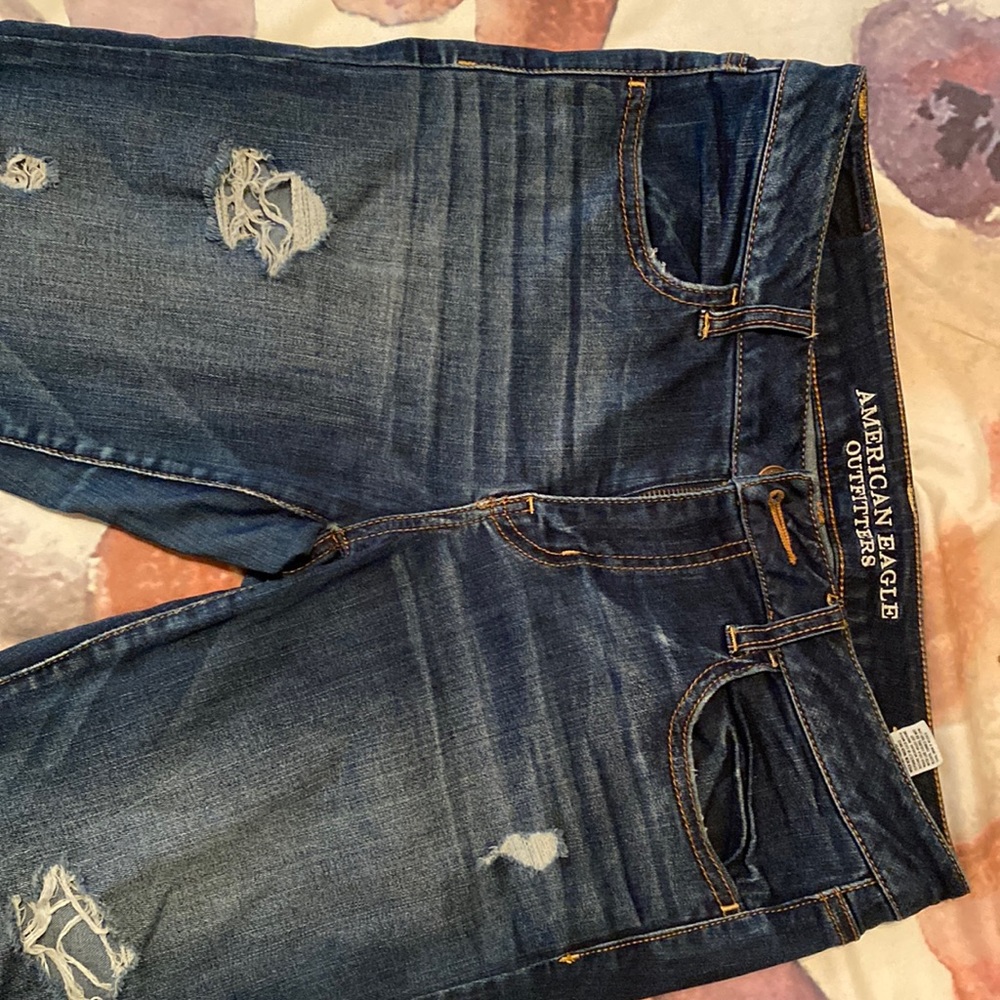 American Eagle Size 10 Jeggings with a darker blue color
